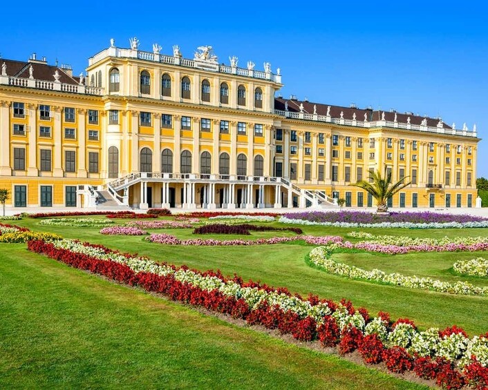Transfer from Vienna to Budapest with a Bratislava tour 