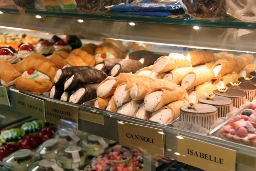New York : Eat 4 New York Foods & See 30 Sights Walking Tour