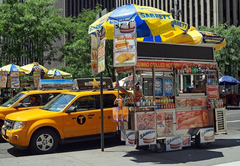 New York : Eat 4 New York Foods & See 30 Sights Private Tour