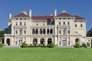 Newport Day Trip from Boston-Food Culture Tours