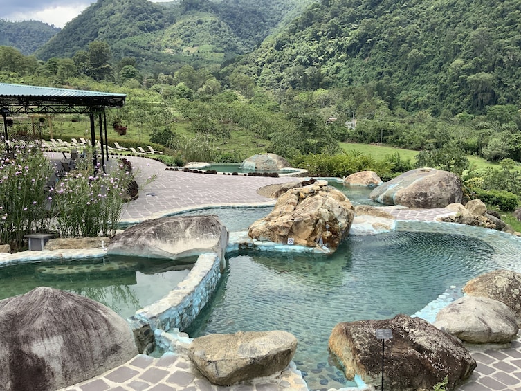 Irazu Volcano & Hacienda Orosi Hot Springs with Lunch From San José