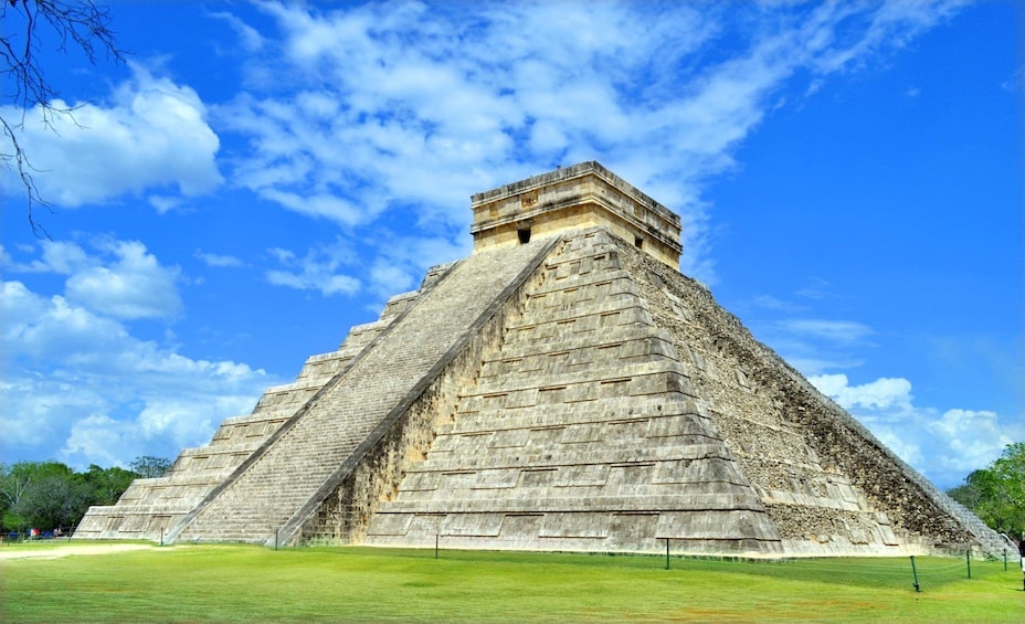 Private Tour Chichén Itza All Inclusive with Cenote Hubiku