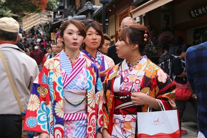 京都の歴史的な芸者町、祇園を探索