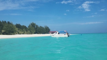 Malaysia Mengalum Island Day Tour