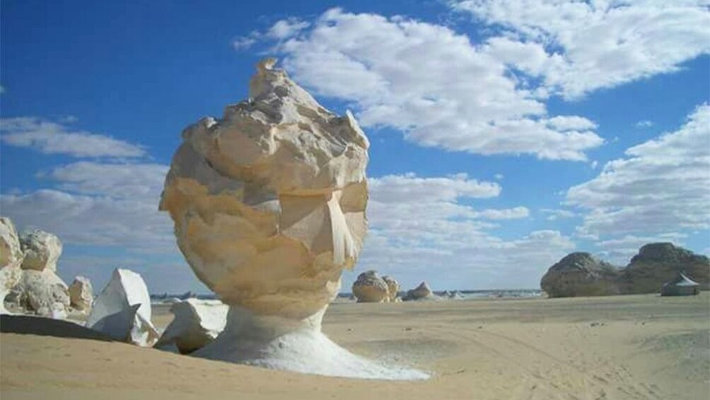 4 Days White Desert and Bahariya Oasis Tour