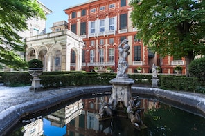Aquarium of Genoa and Rolli Palaces guided tour