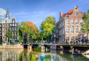 2-3 hour Canal Cruise and Walking Tour Layover