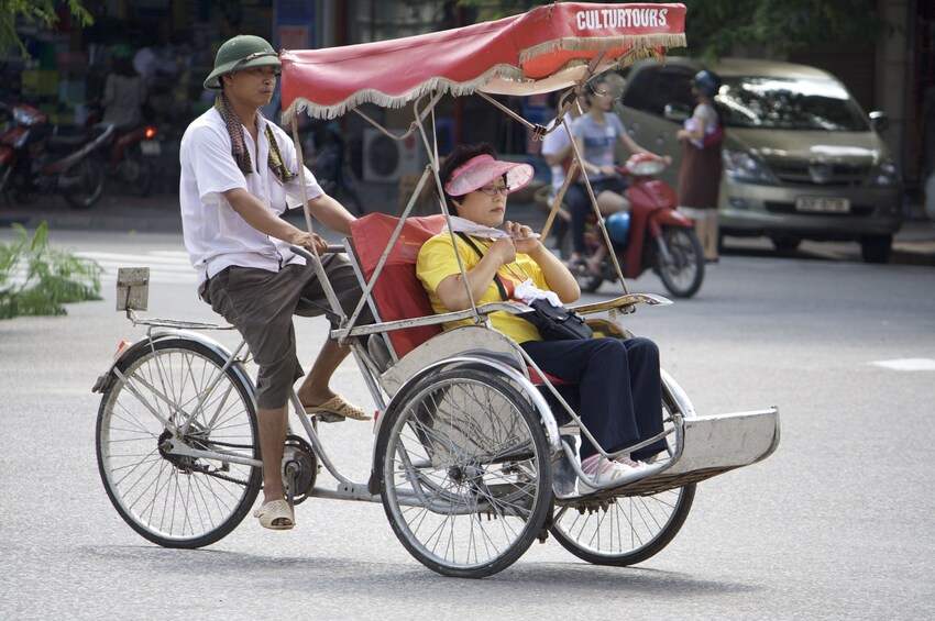 1-hour Cyclo Tour in Hanoi Old Quarters
