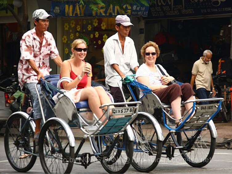 1-hour Cyclo Tour in Hanoi Old Quarters
