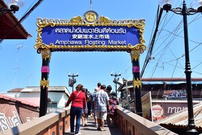 Amphawa Floating Market Maeklong Market Small Group Tour