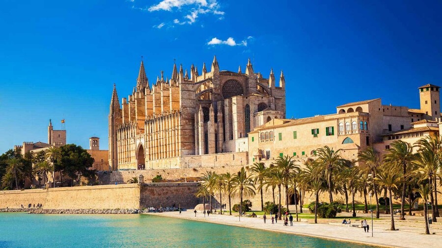 Palma CityXperience Old Town Route and Cathedral Visit