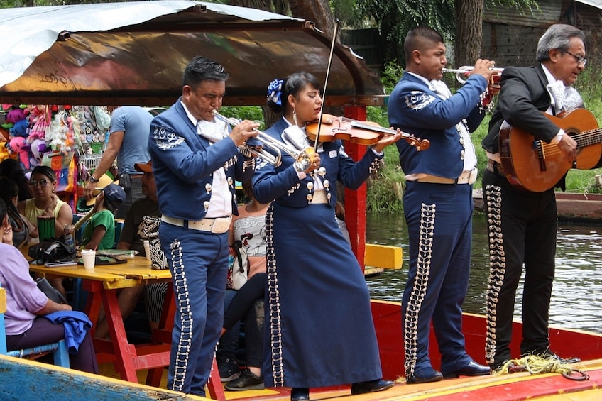 Discover Xochimilco, Coyoacán and Frida Kahlo Museum