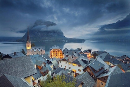 Sightseeing transfers from Vienna to Salzburg with a 4-hours stop in Hallst...