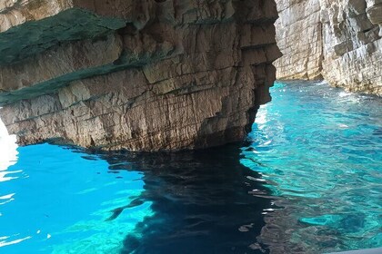 BLAUE HÖHLE & 5-Inseln-Tour ab Hvar