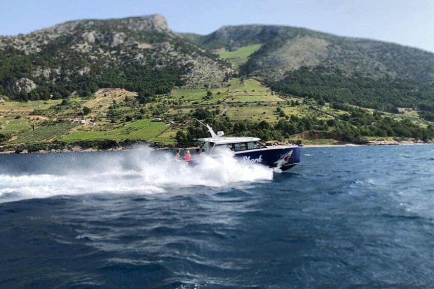 The sea and mountains, the amazing combination