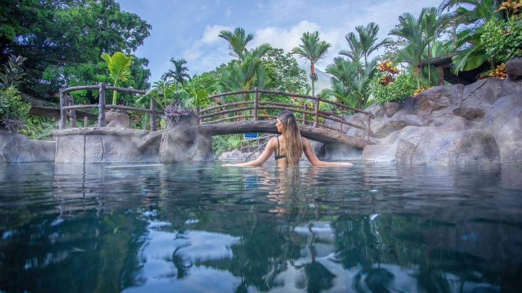 From San José: Hots Springs, Arenal Volcano view with Lunch