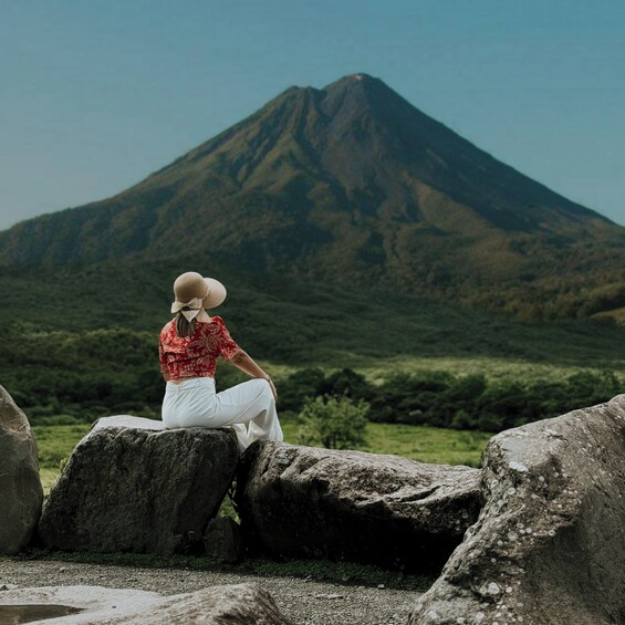 From San José: Hots Springs, Arenal Volcano view, Lunch