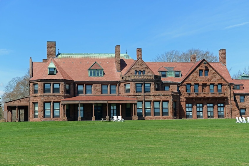 Newport, Rhode Island: Scenic Self-Driving Audio Tour