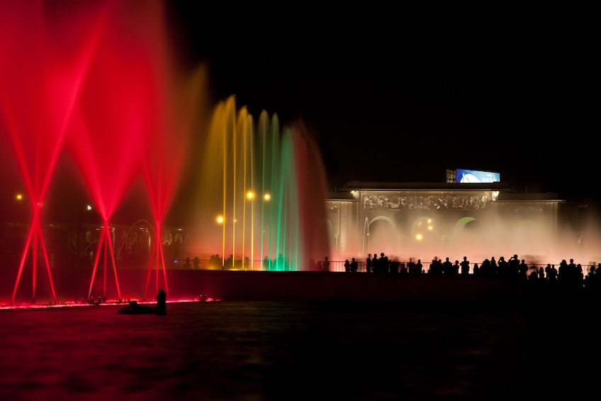 Magic water circuit with dinner and folkloric show