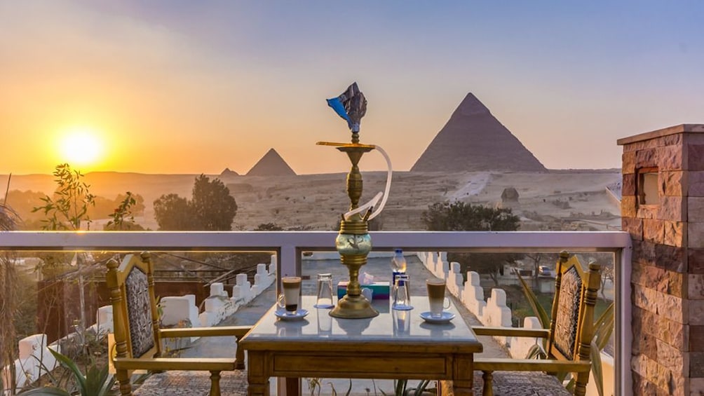 Great Pyramid Inn Lunch With Pyramids View