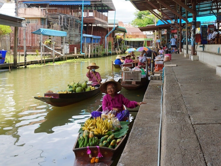 Private Train Market & Damnoen Saduak Floating Market Tour