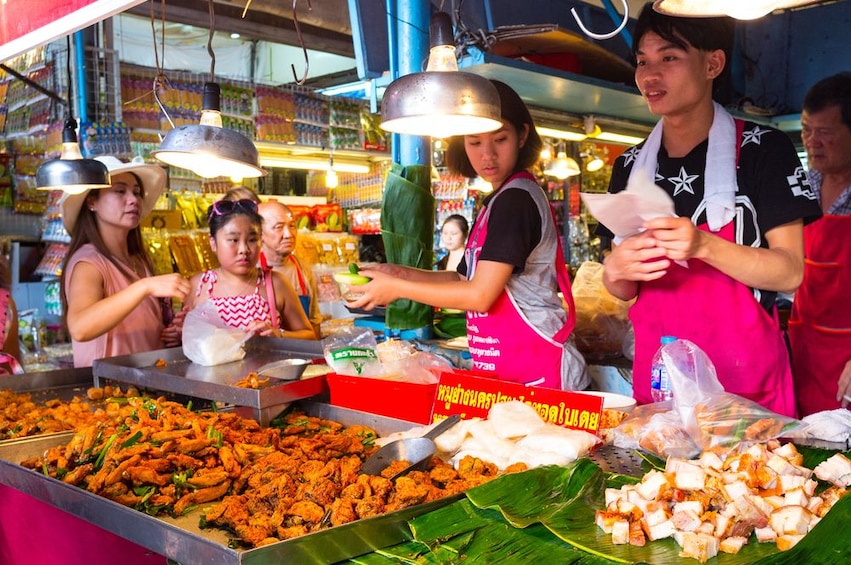 Private Train Market & Damnoen Saduak Floating Market Tour