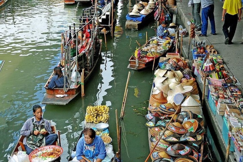 Private Train Market & Damnoen Saduak Floating Market Tour