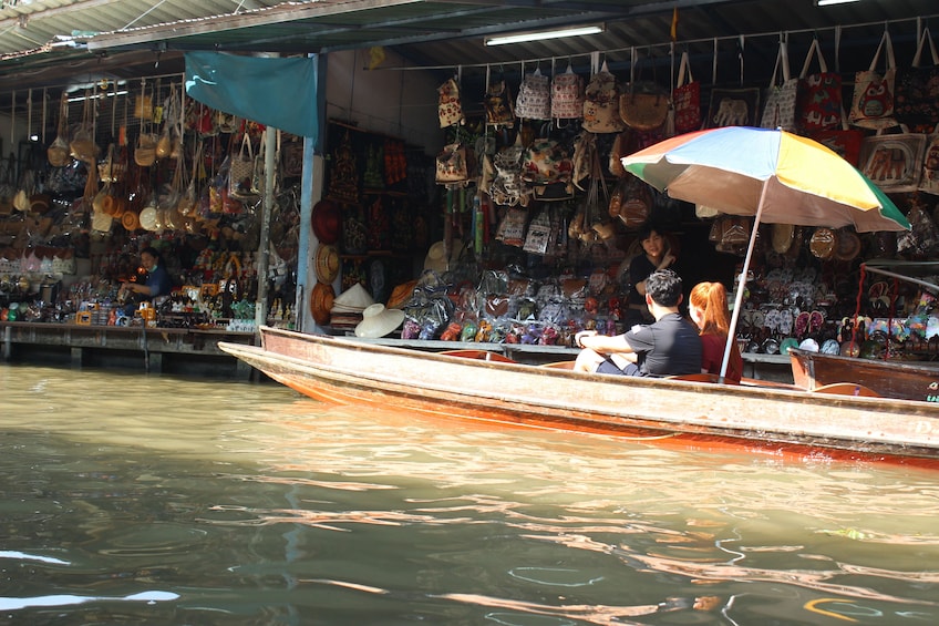 Private Train Market & Damnoen Saduak Floating Market Tour