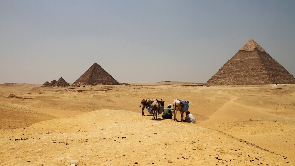 Giza Pyramids Half Day Tour With Horse Carriage Ride