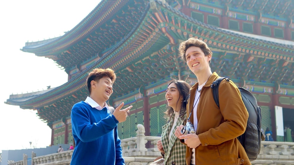 Private & Personalised Seoul Tour: Highlights & Hidden Gems with Local Host