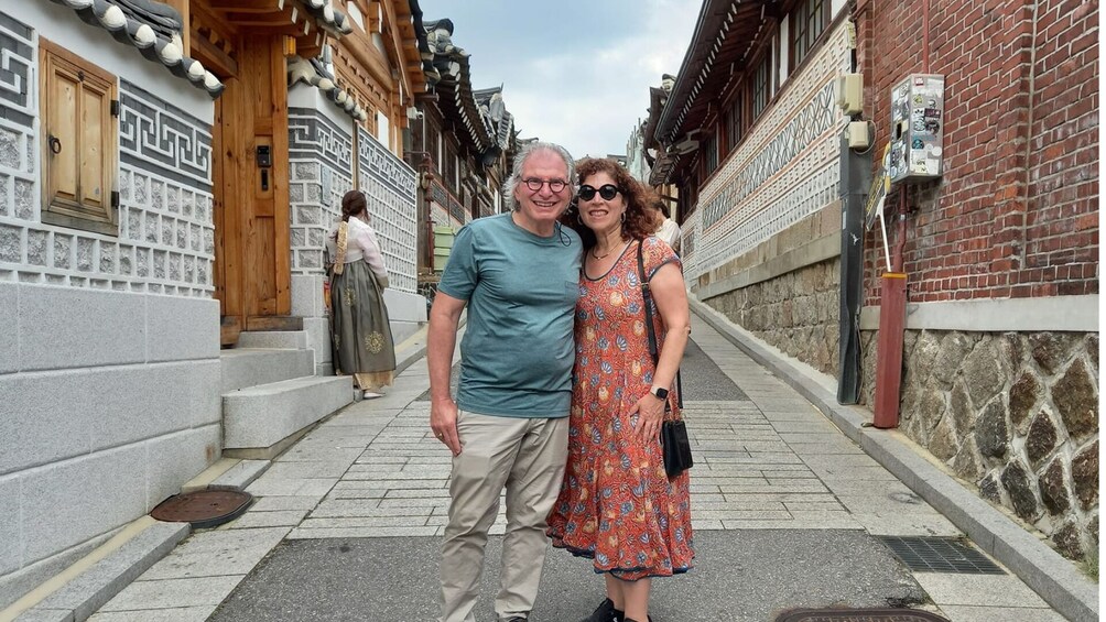 Private & Personalised Seoul Tour: Highlights & Hidden Gems with Local Host