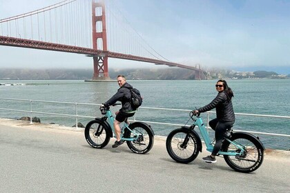 ゴールデン ゲート ブリッジの電動自転車レンタル (オプションのフェリー往復付き)