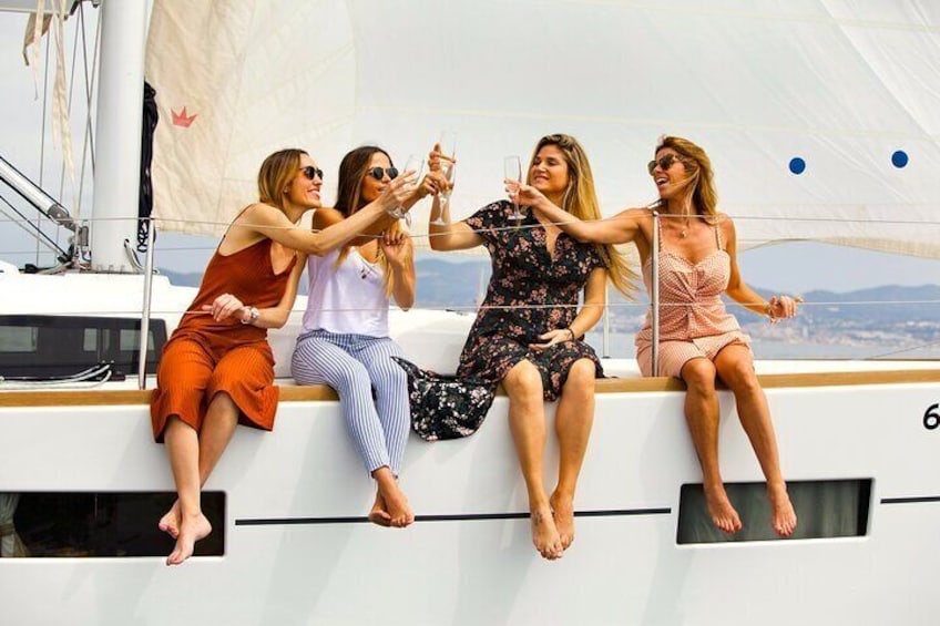 Barcelona Private Sailing with Open Bar & Snacks (max 9)