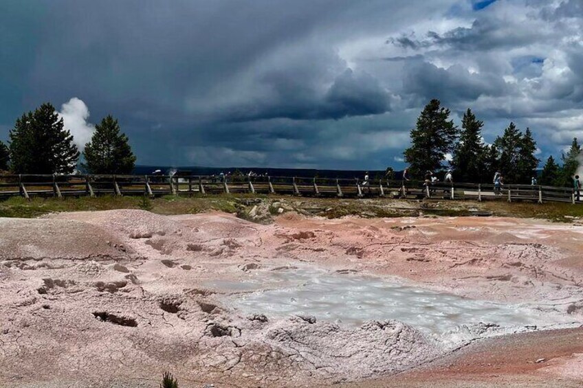 Private All-inclusive Yellowstone Lower Loop”The Volcano” Tours 