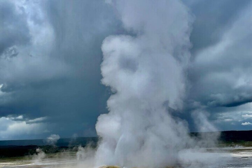 Private All-inclusive Yellowstone Lower Loop”The Volcano” Tours 