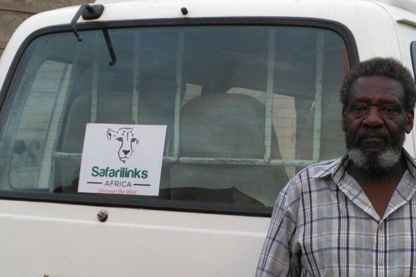 Nairobi Half-Day Tour in a Museum, Elephant Orphanage and Giraffe Center