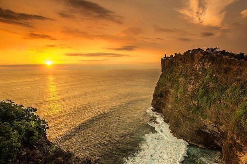 Uluwatu temple and cliff