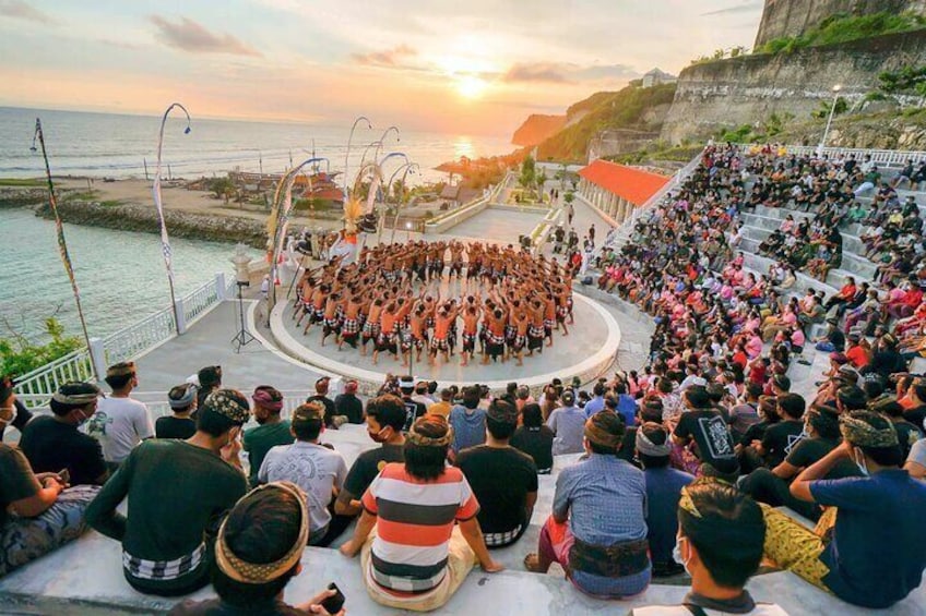 Private Tour Bali Beaches and Uluwatu Temple with Dinner
