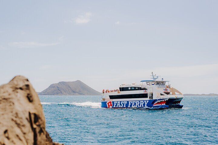 Lanzarote:Ferry ticket to Fuerteventura with free wifi