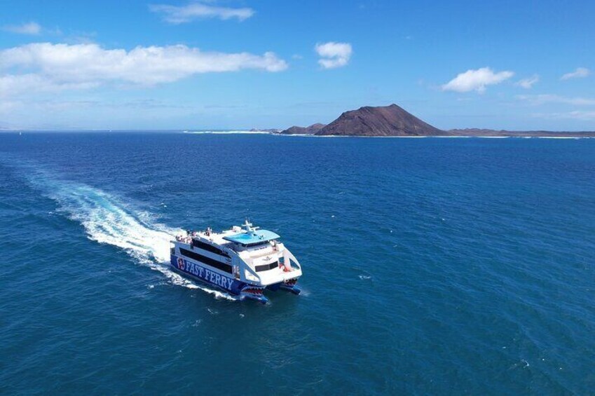 Lanzarote:Ferry ticket to Fuerteventura with free wifi