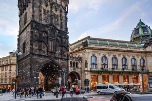 Private Transfer from Munich to Prague with 2 Sightseeing Stops of Your Cho...