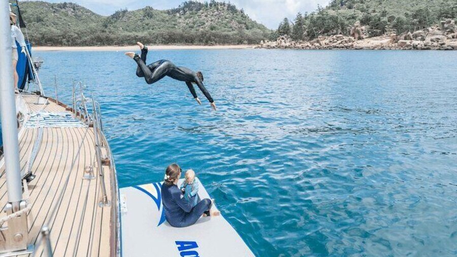 Magnetic Island Lunchtime Sailing Cruise
