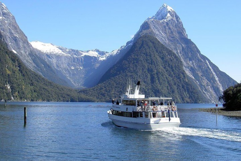 Full-Day Milford Sound Extraordinaire Tour from Te Anau