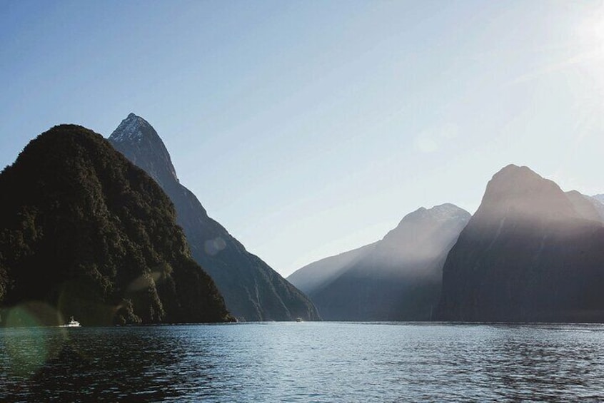 Award Winning Milford Sound Extraordinaire Day-Tour from Te Anau