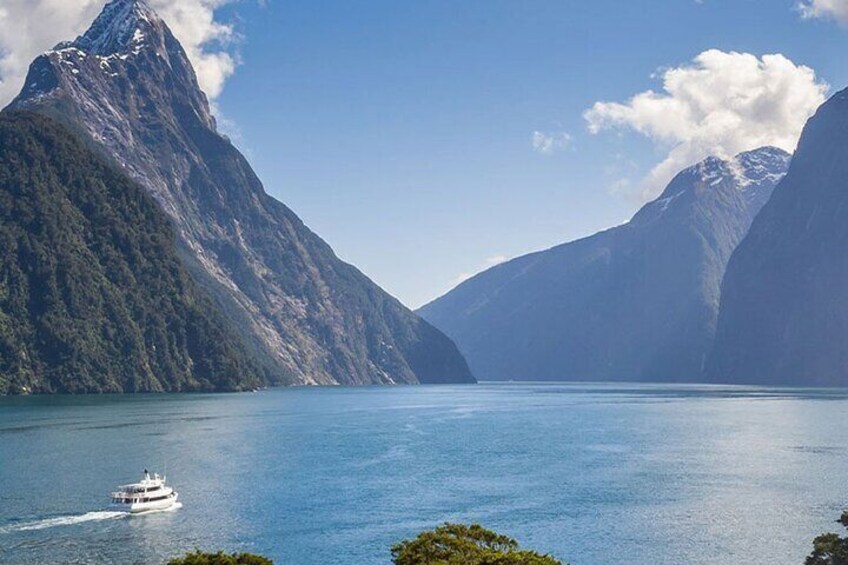 Full-Day Milford Sound Extraordinaire Tour from Te Anau