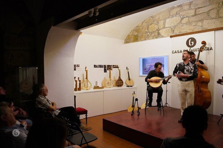 Fado by Casa da Guitarra