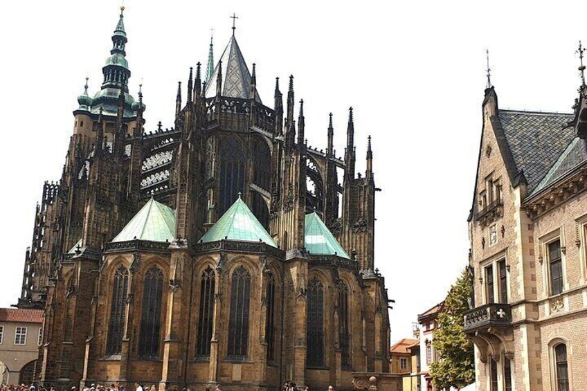 Skip the Line: Prague Castle Ticket and Introductory Overview