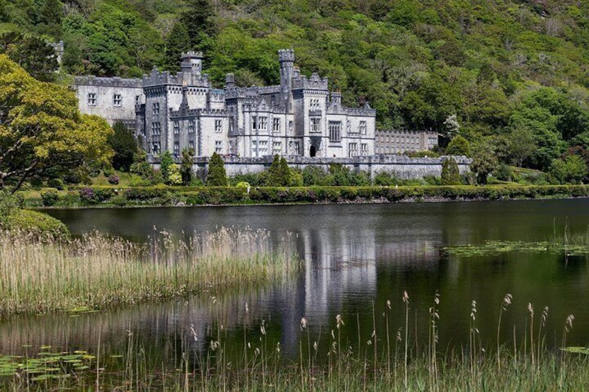 Connemara Day Trip Including Leenane Village and Kylemore Abbey from Galway