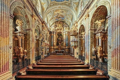 Concerto di musica classica nella chiesa di Sant'Anna a Vienna: Mozart, Bee...