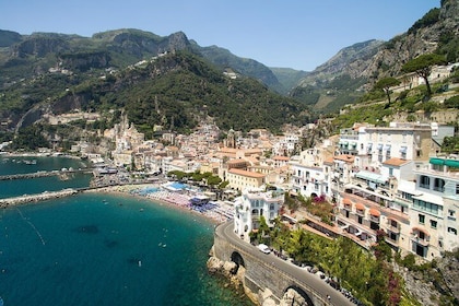 Location de bateau auto-piloté sur la côte d'Amalfi